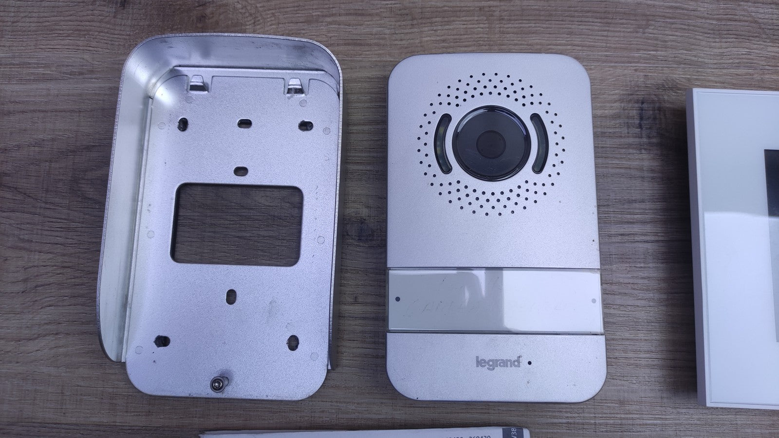 Legrand 369420 Wi-Fi Video-Türsprechanlagen-Set mit 2-Draht-Anschluss, I34711