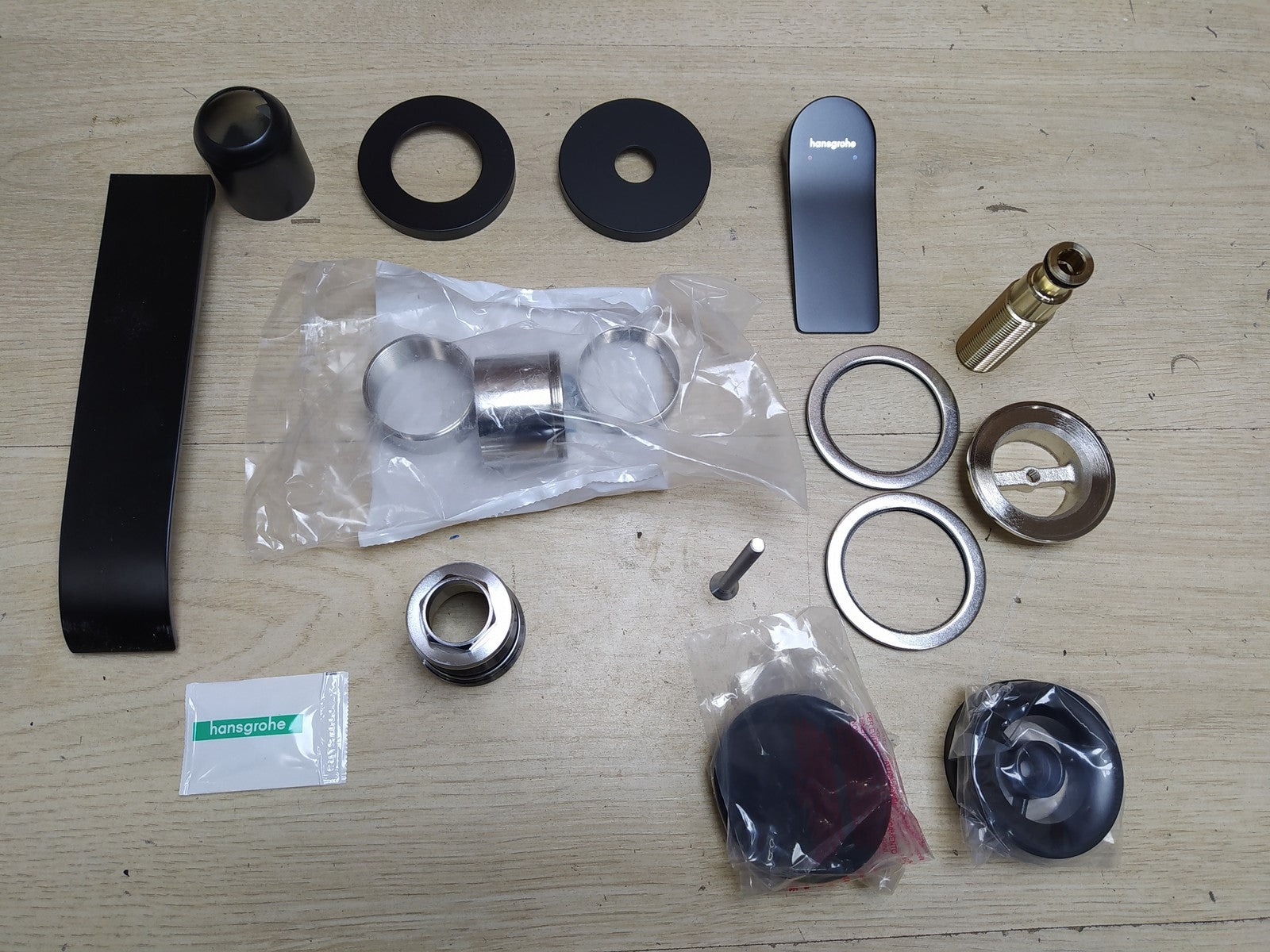 Hansgrohe 75050670 Waschtischarmatur Vivenis, Unterputz für Wandmontage, I35497