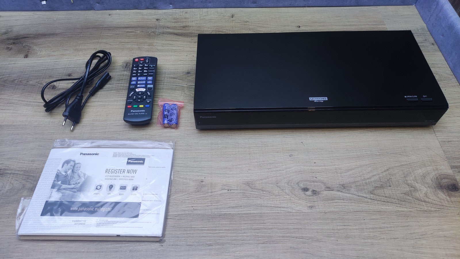 Panasonic DP-UB820 BLU-Ray-Player, 4K/HDR-Qualität, I37775