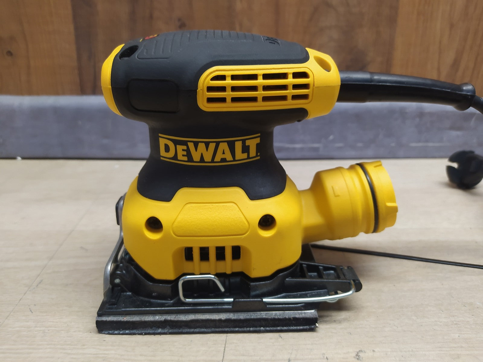 DeWalt DWE6411 Vibratiosnschleifer/ Schwingschleifer, 230 Watt, I38456