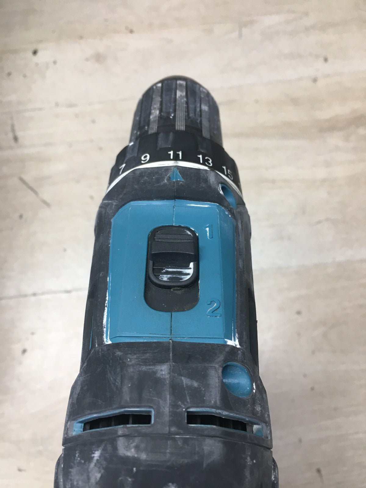 Makita DDF482 Akku-Bohrschrauber ohne Akkus, mit Ladegerät, I38204