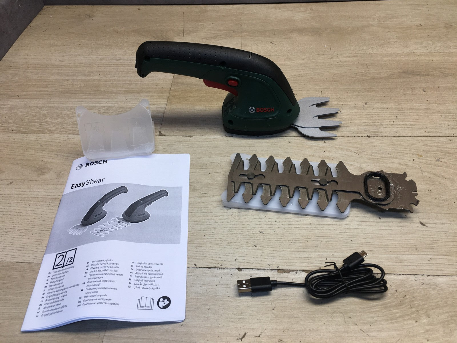 Bosch Gartenschere EasyShear, integrierter 3,6 V Akku, 12 cm / 8 cm, I39782