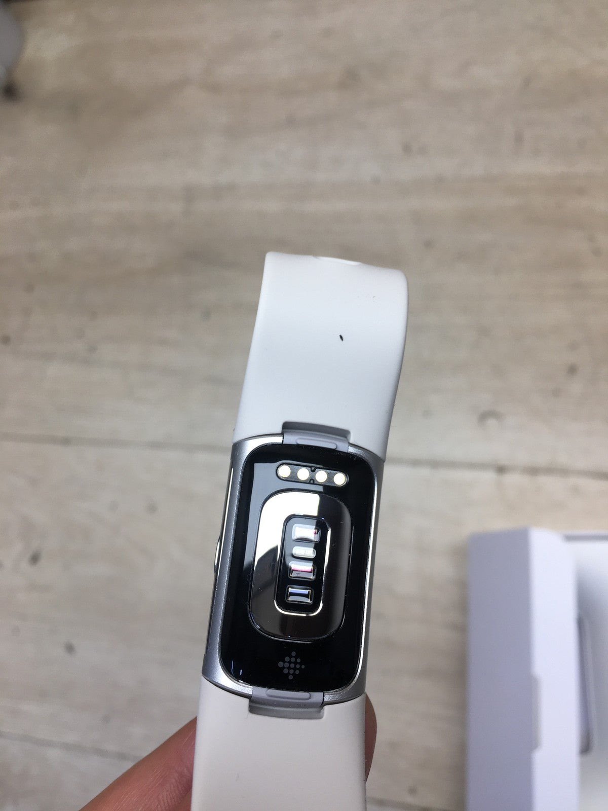 Fitbit Charge 6 Aktivitätstracker G3MP5, Porcelain, I39220