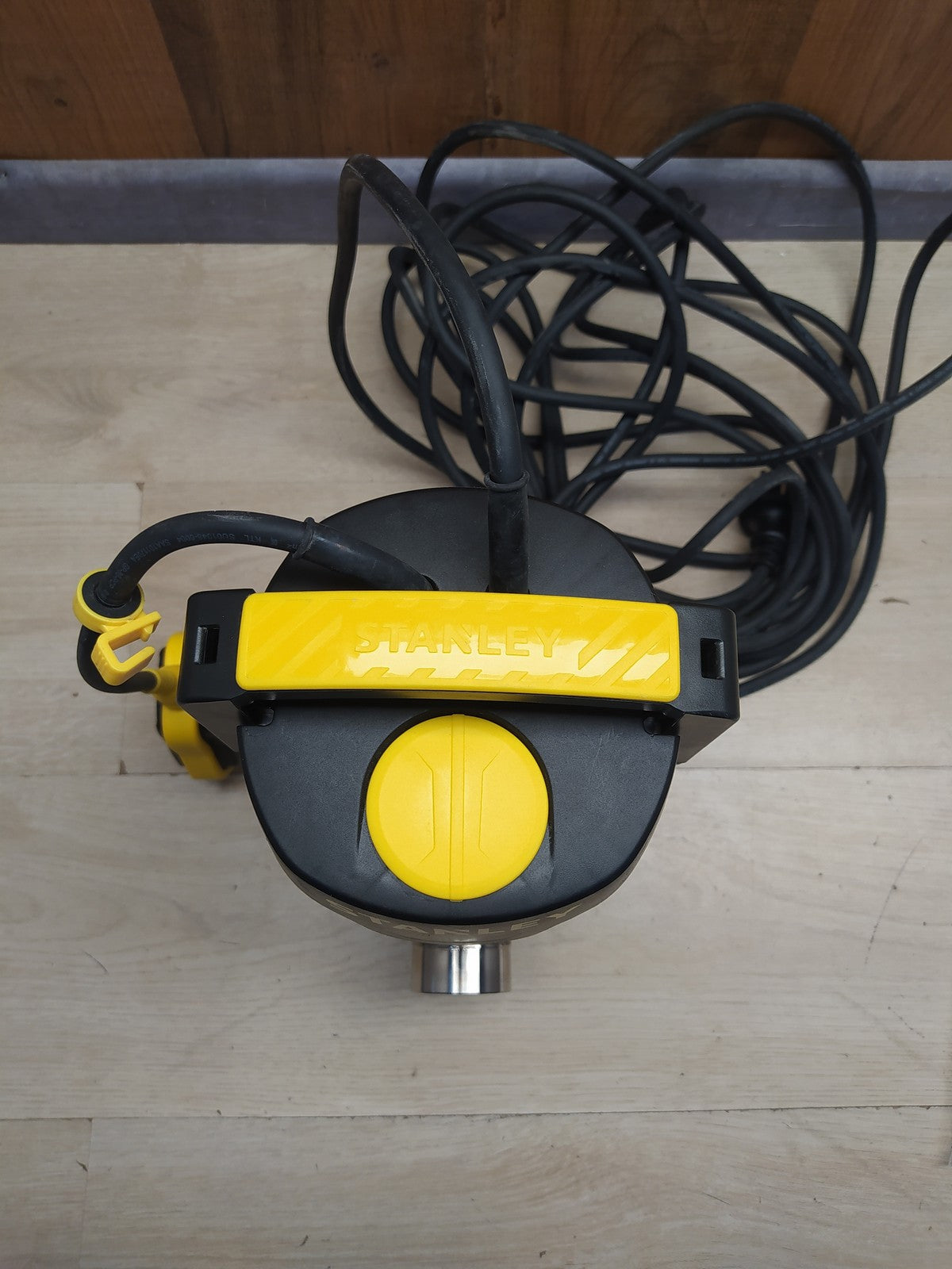Stanley SXUP1100XDE Tauchpumpe für Schmutzwasser (1100 W, 16.500 l/h), I36493