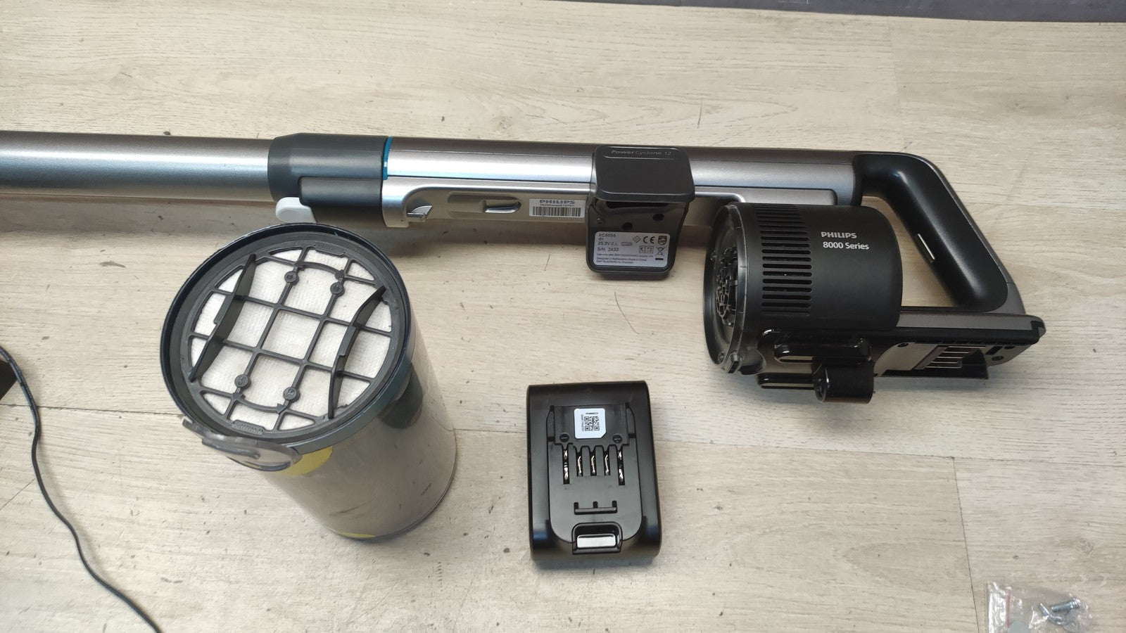 Philips XC8055/01 Aqua Plus Series 8000 Akku-Handstaubsauger, I39671