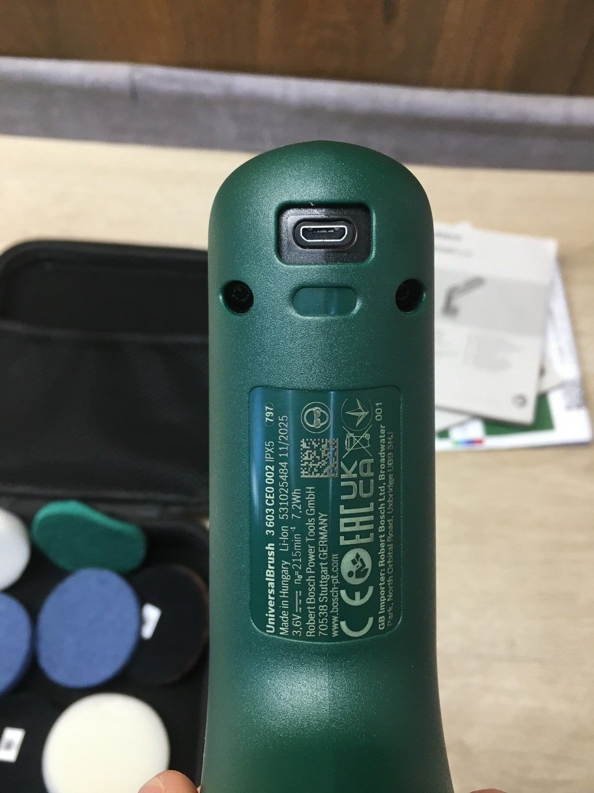 Bosch Home and Garden UniversalBrush Reinigungsgerät Set, I37955
