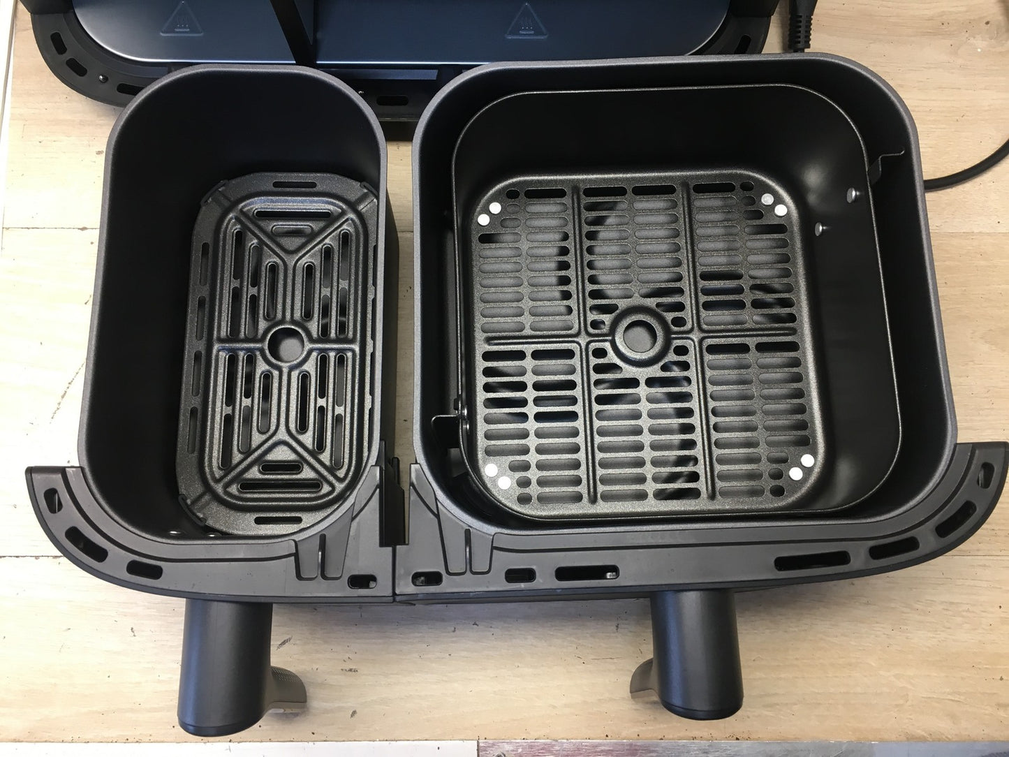 Philips Heißluftfritteuse NA350/00, 9L, 2 Körbe, I39257