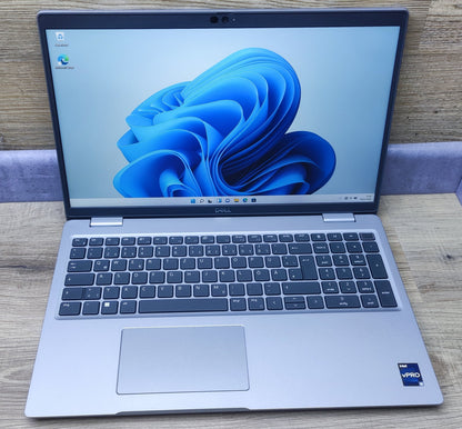 Dell Latitude 5530 Notebook 15.6" Touch FHD i5-1245U 16GB 256GB Thunderbolt LTE