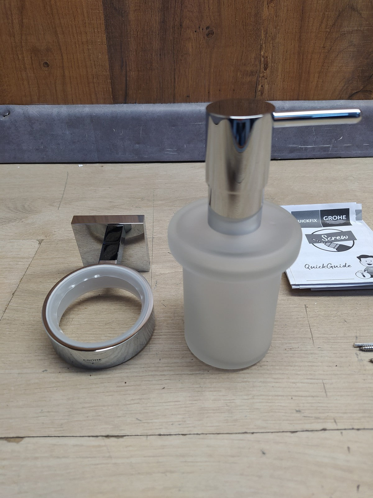 GROHE Start Cube klebbarer Seifenspender für das Bad 41098000, 160 ml, I38725