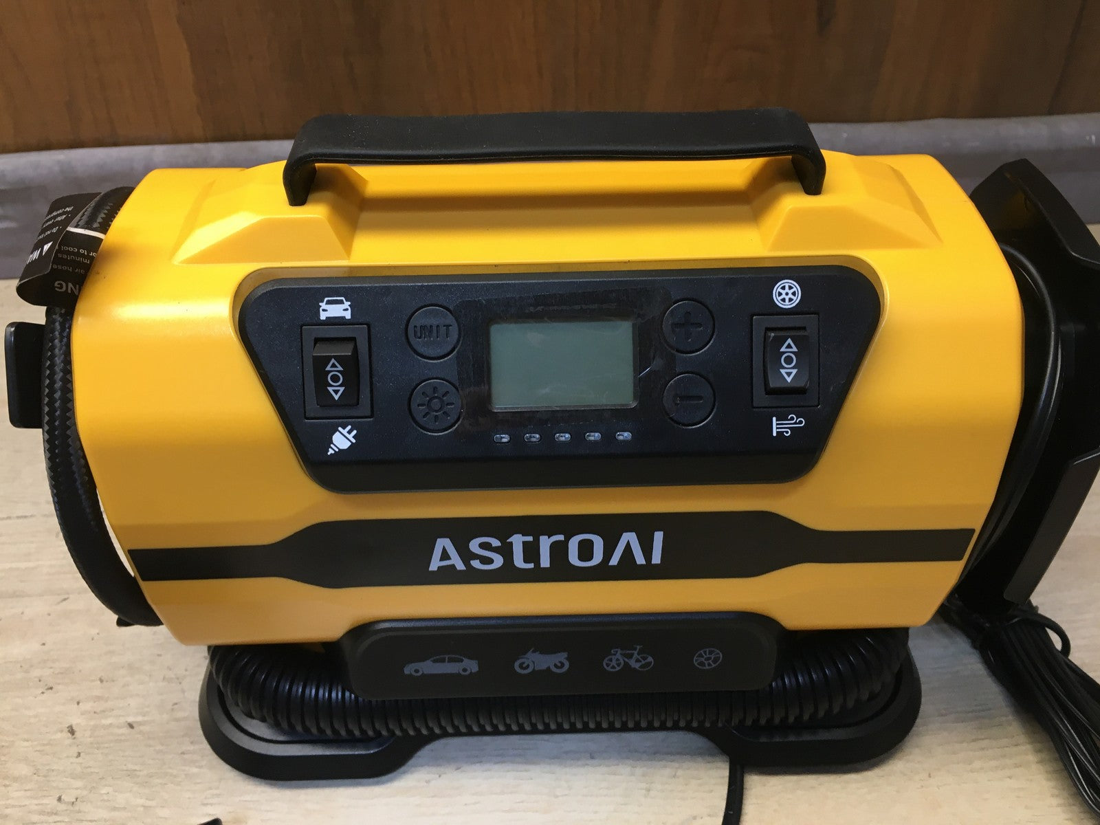 AstroAI ATJ-8366 Luftkompressor Auto 12V DC/230V AC Duale Stromquellen, I38169