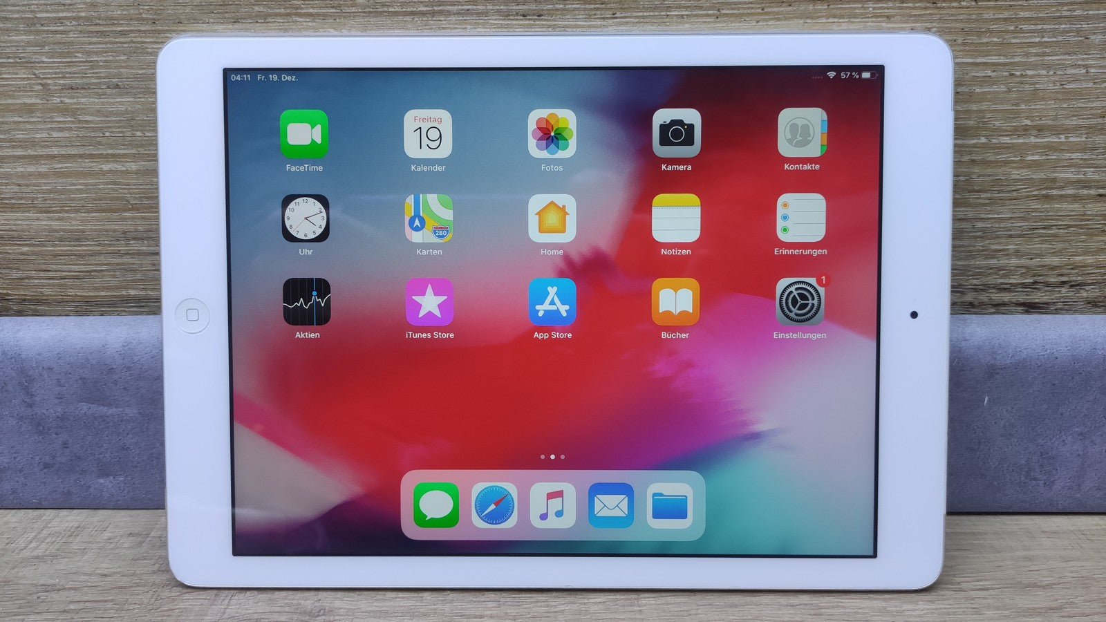 Apple iPad Air Tablet 9.7" 64GB LTE + WiFi Silver A1475 (MD796FD/A)