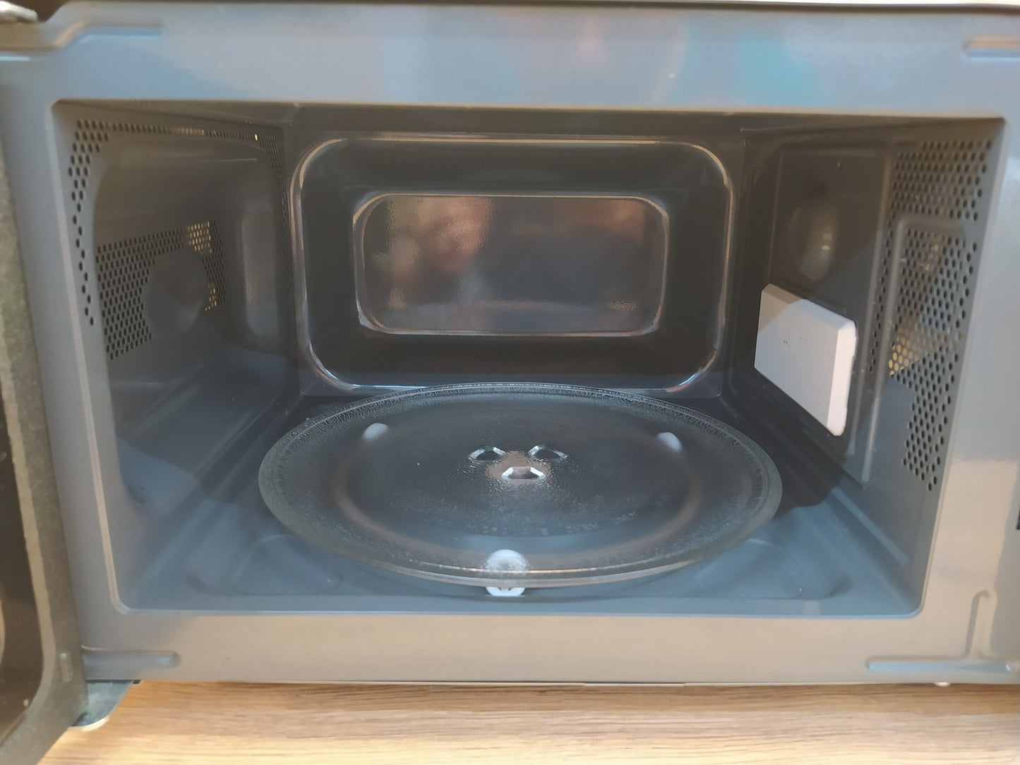 Comfee CMO-MP012ND(BK) Freistehende Mikrowelle, 20L, I39311