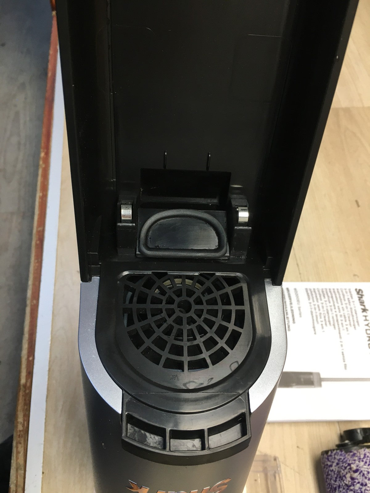 Shark HydroVac Kabelloser Nass-/Trockensauger WD210EU, I36013