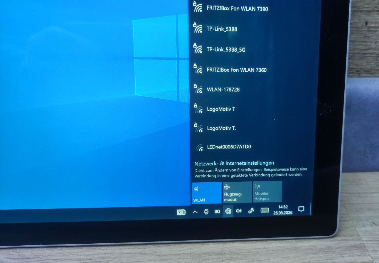 Microsoft Surface Pro 5 Tablet 12.3" 2736x1824 Intel m3-7Y30 4GB 128GB GLASBRUCH