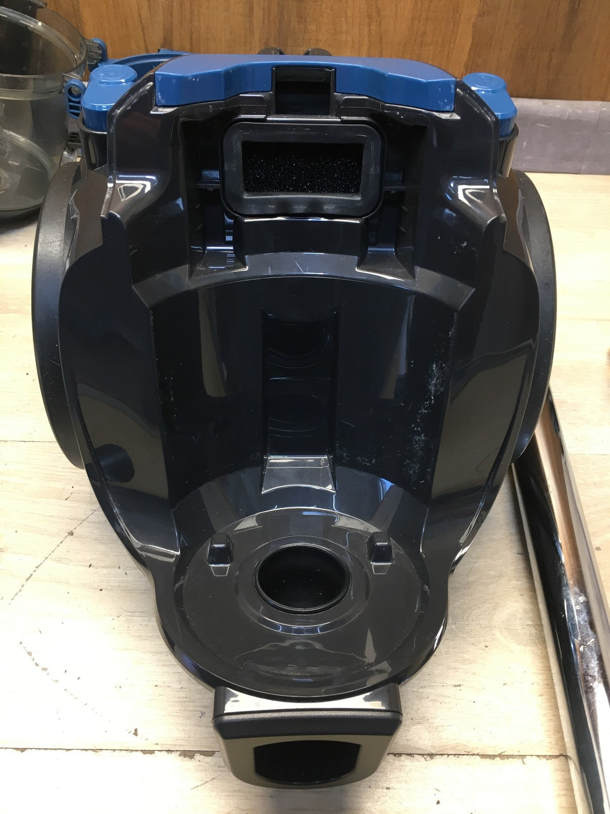 Bosch Serie 2 Staubsauger beutellos BGC05A220A, 700W, I39736