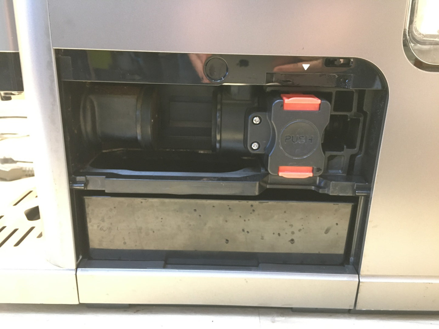 ZACHVO CM9002I-GS Kaffeevollautomat mit Milchbehälter, 20 Bar, I35992