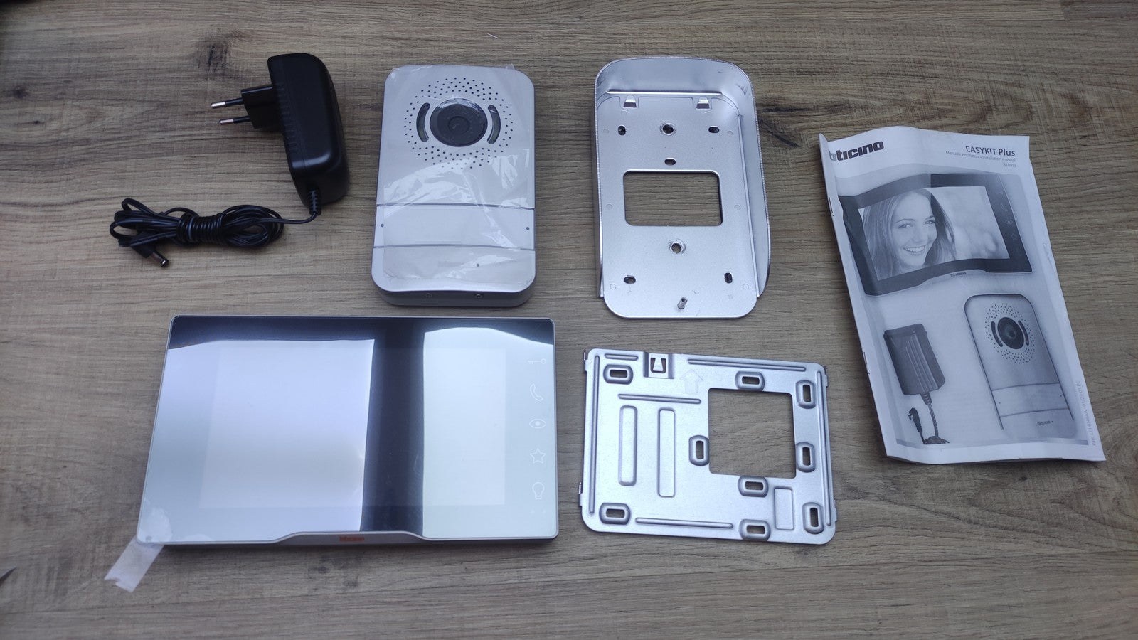 Bticino Easykit Plus Video-Türsprechanlage 318913, für 1-Familienhaus, I35388